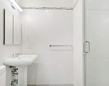 226 East 70th Street - Photo Thumbnail 10