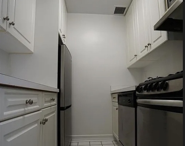 East 80th Street - Photo Thumbnail 2