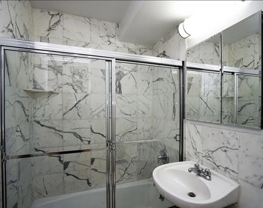 East 80th Street - Photo Thumbnail 5