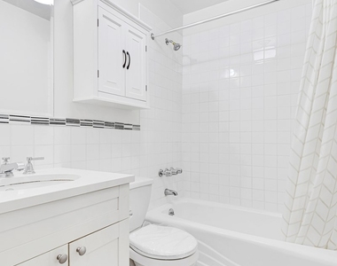 226 East 70th Street - Photo Thumbnail 11