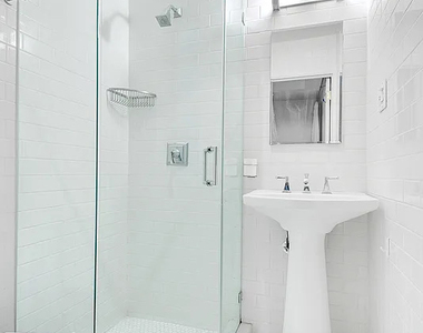 226 East 70th Street - Photo Thumbnail 7