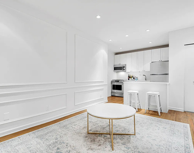 226 East 70th Street - Photo Thumbnail 1