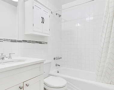 226 East 70th Street - Photo Thumbnail 6