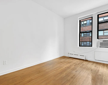 226 East 70th Street - Photo Thumbnail 4