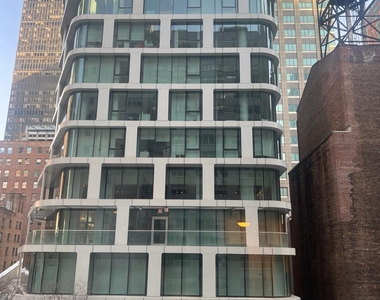 8th Avenue / W 52nd St - Photo Thumbnail 6