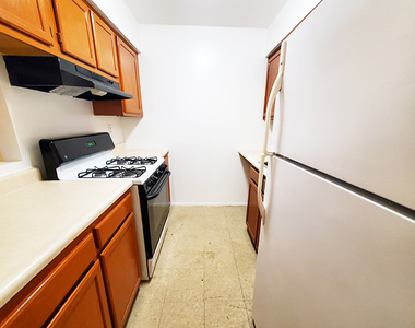 450 Pulaski Street - Photo Thumbnail 5