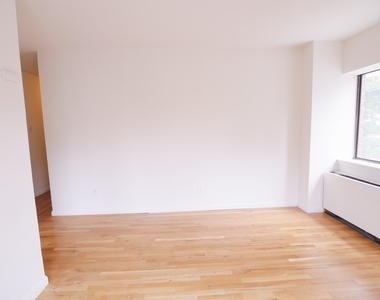 401 East 77th Street - Photo Thumbnail 3