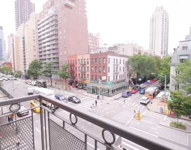 401 East 77th Street - Photo Thumbnail 5