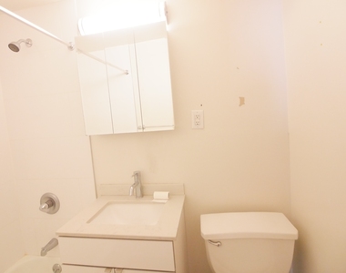 401 East 77th Street - Photo Thumbnail 12