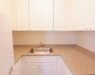 401 East 77th Street - Photo Thumbnail 17