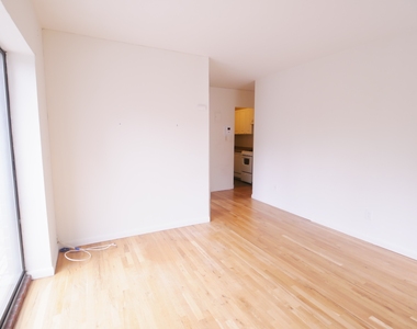 401 East 77th Street - Photo Thumbnail 2