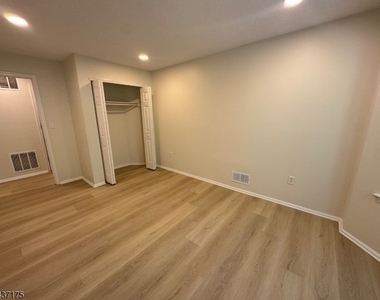 7 Sheffield Ct - Photo Thumbnail 10