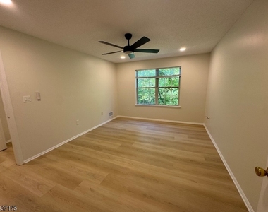 7 Sheffield Ct - Photo Thumbnail 9