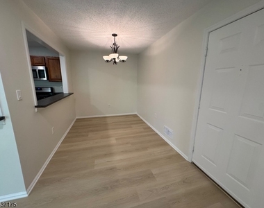 7 Sheffield Ct - Photo Thumbnail 5