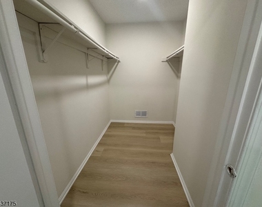 7 Sheffield Ct - Photo Thumbnail 7
