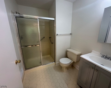7 Sheffield Ct - Photo Thumbnail 8