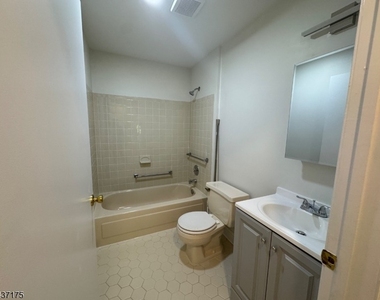 7 Sheffield Ct - Photo Thumbnail 12