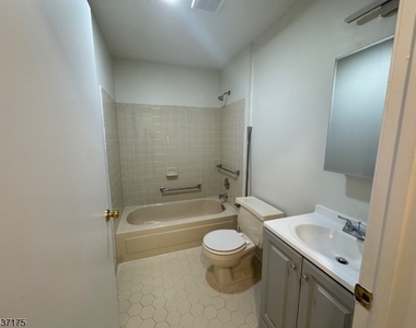 7 Sheffield Ct - Photo Thumbnail 11