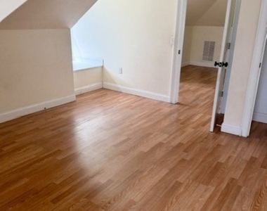 34 Sussex Ave - Photo Thumbnail 6