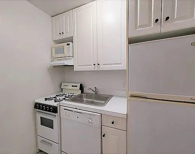 229 East 36th Street - Photo Thumbnail 2