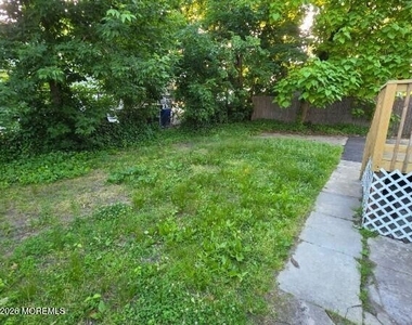 1015 Mattison Avenue - Photo Thumbnail 6