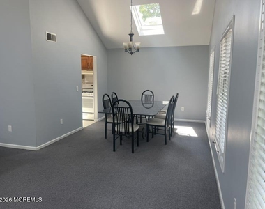 256 Lawrence Avenue - Photo Thumbnail 7