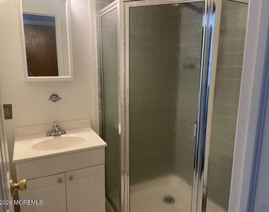 256 Lawrence Avenue - Photo Thumbnail 4
