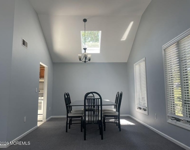 256 Lawrence Avenue - Photo Thumbnail 8