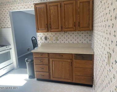 256 Lawrence Avenue - Photo Thumbnail 12