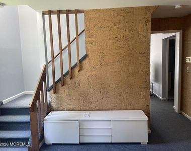 256 Lawrence Avenue - Photo Thumbnail 2