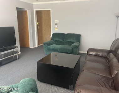 256 Lawrence Avenue - Photo Thumbnail 5
