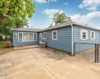 223 West End Avenue - Photo Thumbnail 16