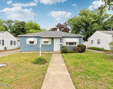 223 West End Avenue - Photo Thumbnail 13