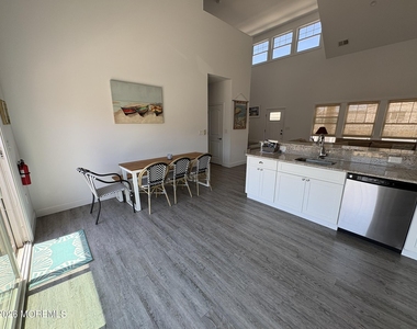 215 Heron Road - Photo Thumbnail 6