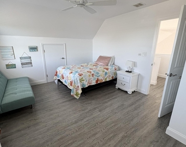 215 Heron Road - Photo Thumbnail 13