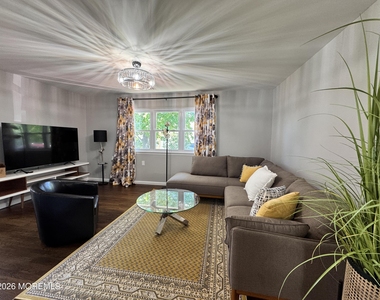 8 Palm Springs Court - Photo Thumbnail 4