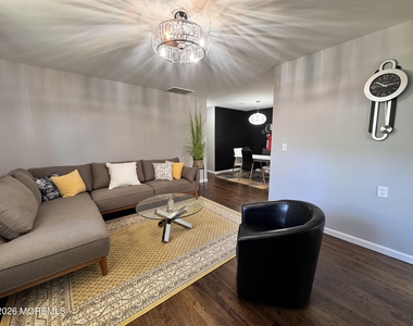 8 Palm Springs Court - Photo Thumbnail 2
