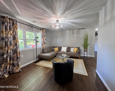 8 Palm Springs Court - Photo Thumbnail 3