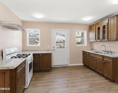 40 Twilight Avenue - Photo Thumbnail 6