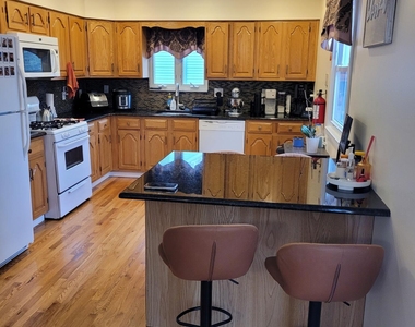 5 Peachtree Road - Photo Thumbnail 2