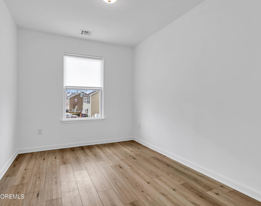 1514 Heck Avenue - Photo Thumbnail 10