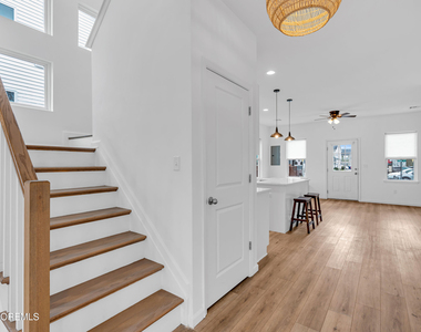1514 Heck Avenue - Photo Thumbnail 2
