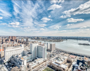 East 95th Street - Photo Thumbnail 9