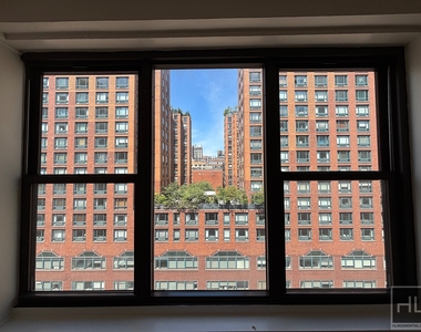 Fourth Ave - Photo Thumbnail 8