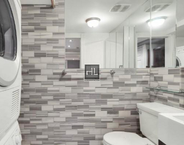 West 53 Street - Photo Thumbnail 3