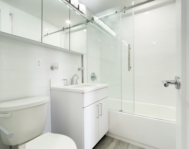 E 16 St - Photo Thumbnail 3