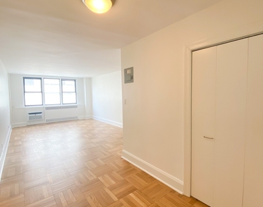 East 79th Street - Photo Thumbnail 2