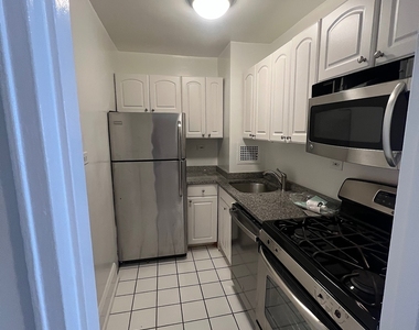 East 79th Street - Photo Thumbnail 6