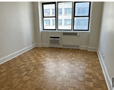 East 79th Street - Photo Thumbnail 3