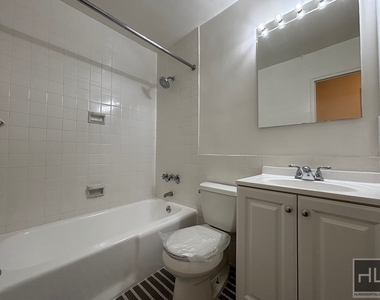 East 49 Street - Photo Thumbnail 10